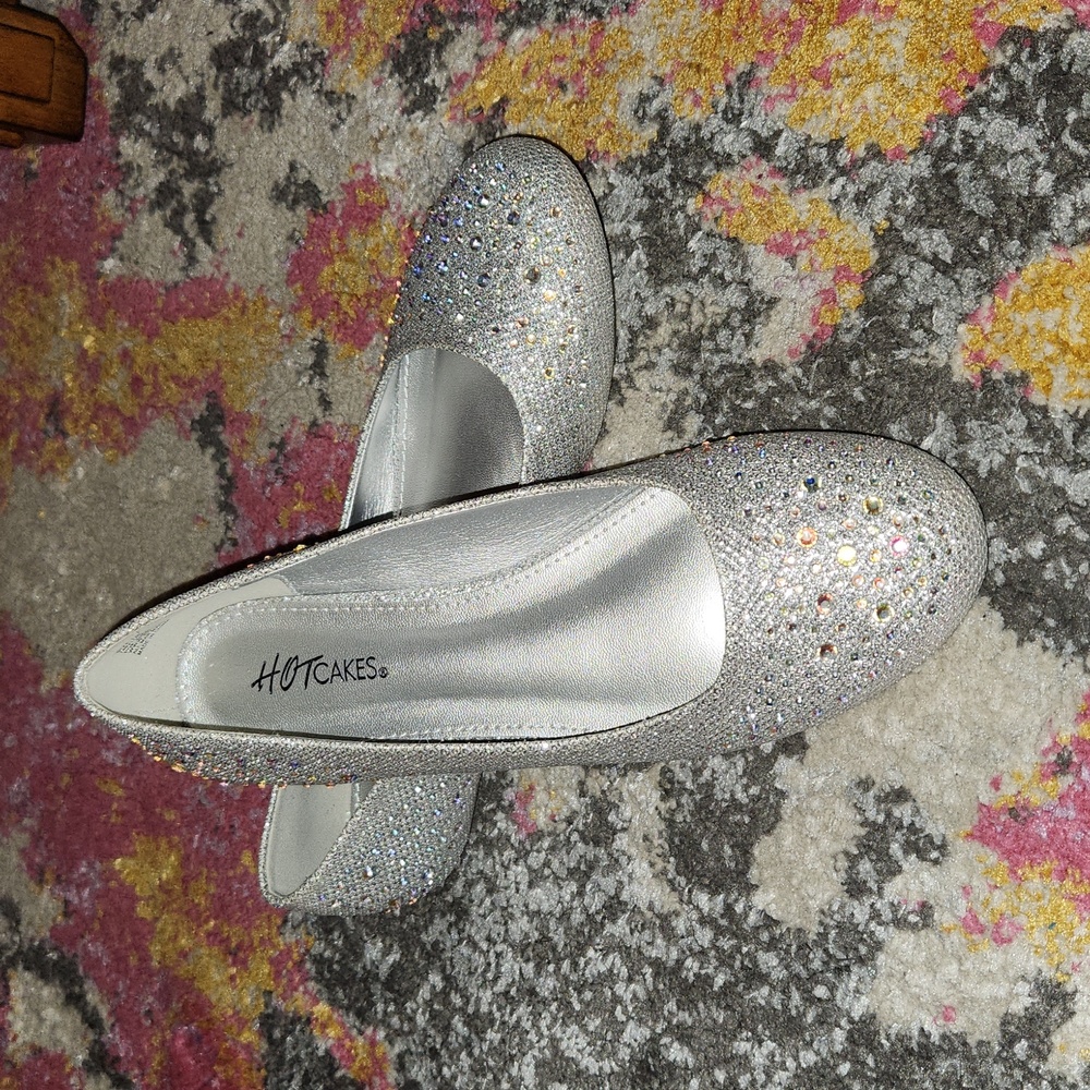 Women's Silver jeweled flats